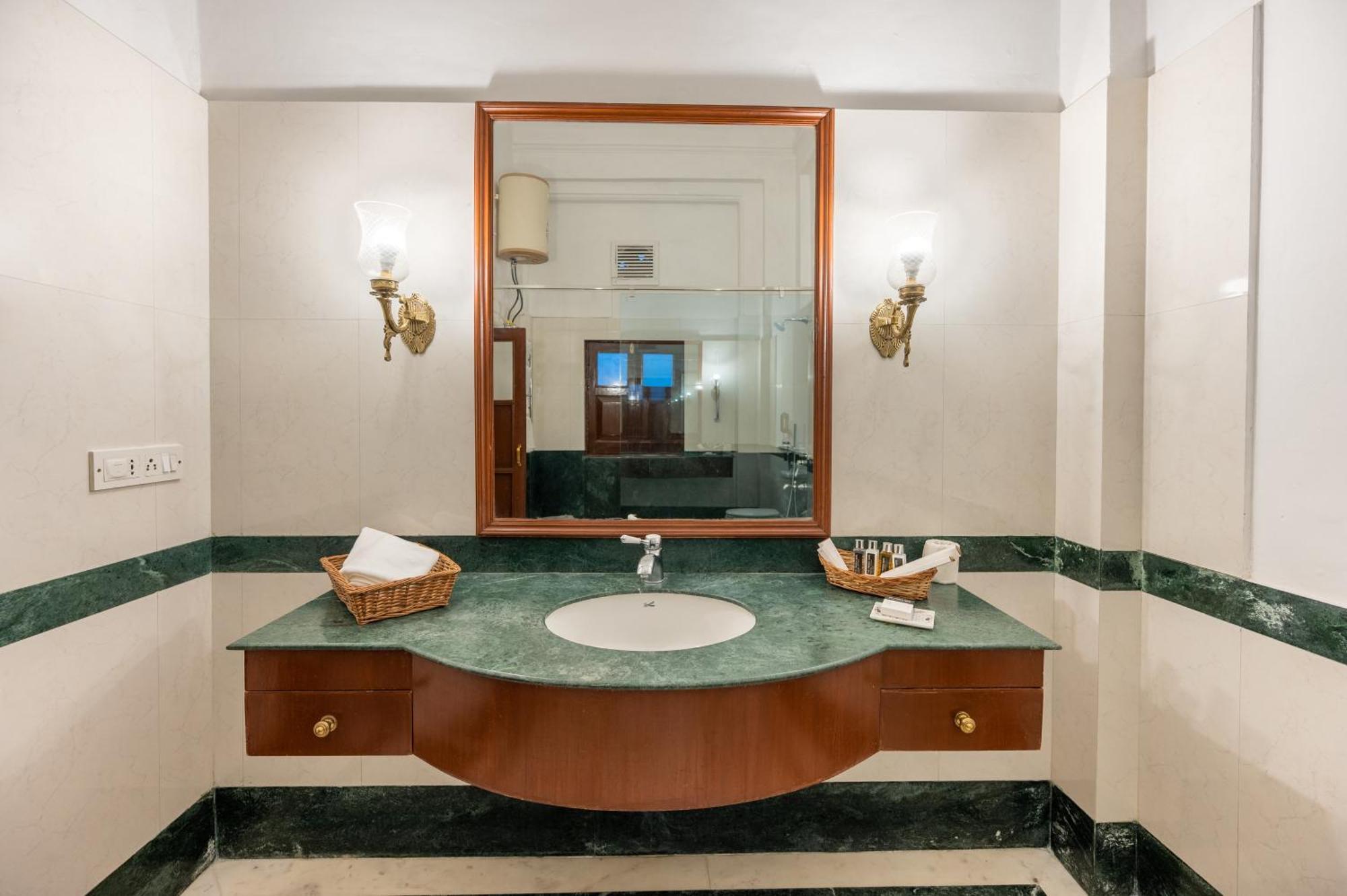 Umed Bhawan Palace, Kotah エクステリア 写真